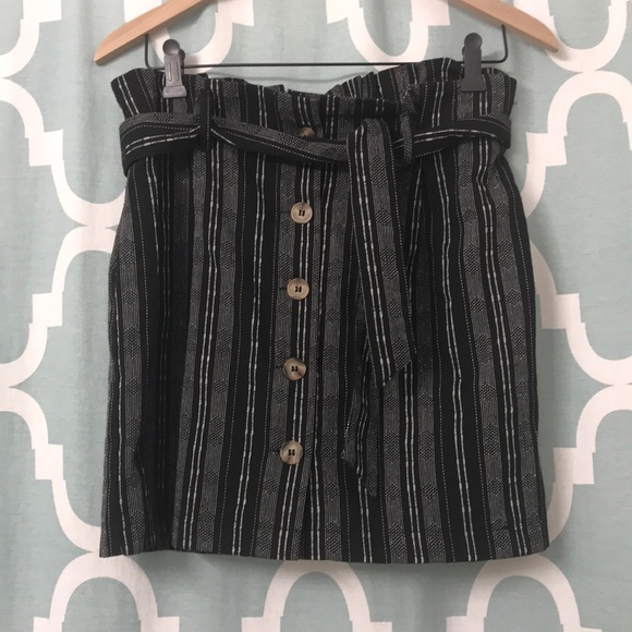 Forever 21 Dresses & Skirts - Black Stripe Button Down Skirt